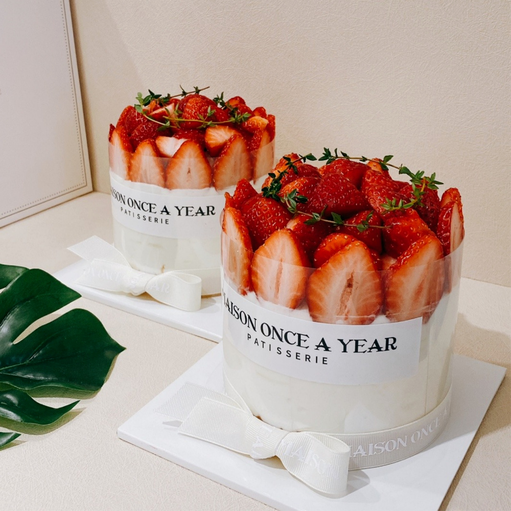 딸기 케이크(롯데백화점 영등포점 팝업 - 리유저블컵 이벤트 종료)